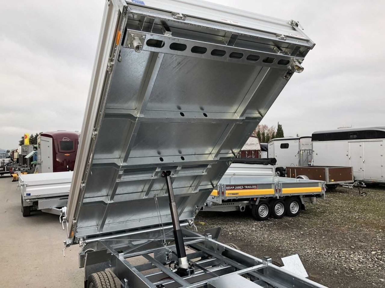 HUMBAUR HTK 3000.31 Dreiseitenkipper - Trailer jungkit: gambar 5 HUMBAUR HTK 3000.31 Dreiseitenkipper - Trailer jungkit: gambar 5