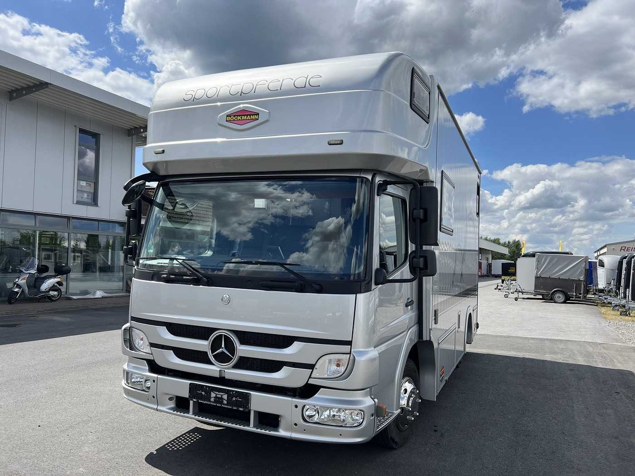 MERCEDES-BENZ Atego 918L LKW - Truk pengangkut kuda: gambar 5 MERCEDES-BENZ Atego 918L LKW - Truk pengangkut kuda: gambar 5