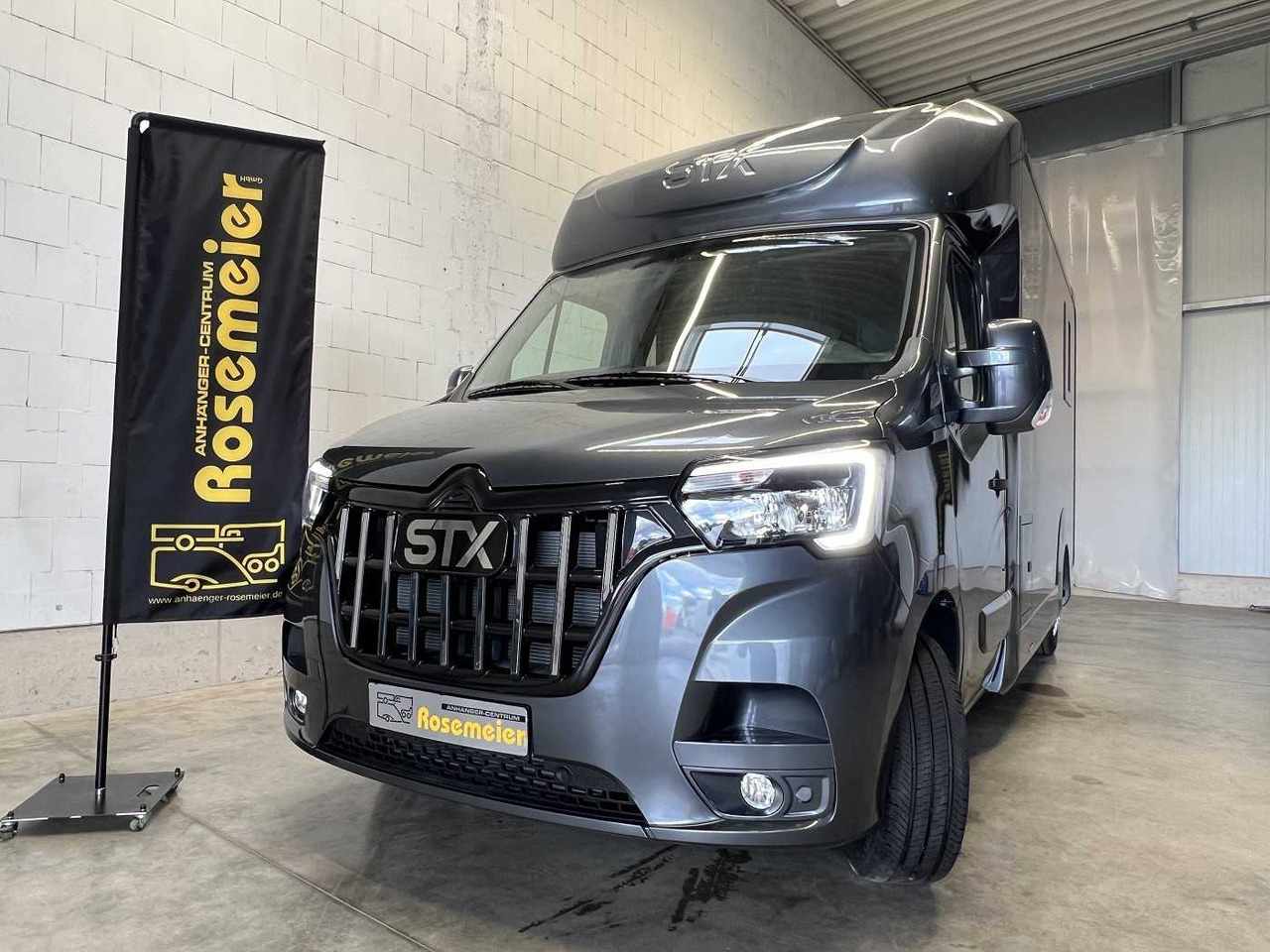 Truk pengangkut kuda, Van pengiriman baru RENAULT Master Haras STX 5-Sitzer LKW: gambar 29