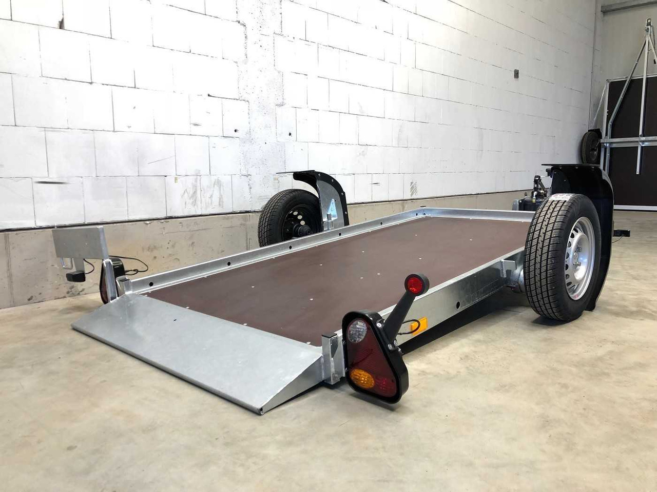 VEZEKO Husky F 08.25 Hobby Absenker - Trailer lewati: gambar 4 VEZEKO Husky F 08.25 Hobby Absenker - Trailer lewati: gambar 4