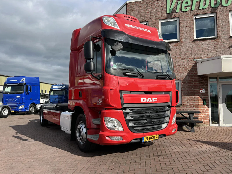 DAF CF 290 4X2 EURO6 SPACECAB RENOVA / VANGMUIL / LAADKLEP / TOP STAAT - Pengangkut kontainer/ Container truck: gambar 1 DAF CF 290 4X2 EURO6 SPACECAB RENOVA / VANGMUIL / LAADKLEP / TOP STAAT - Pengangkut kontainer/ Container truck: gambar 1