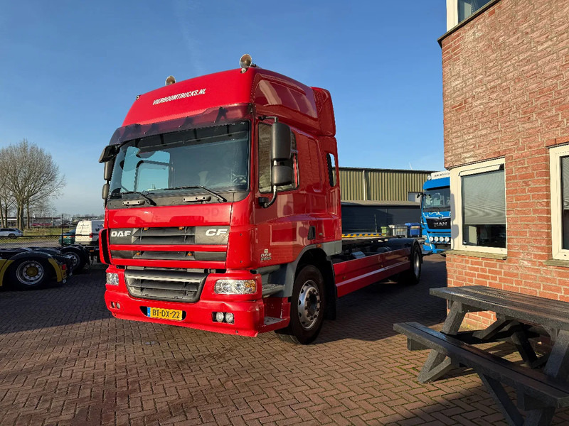 DAF CF 75 CF75-250 4X2 SPACECAB/RENOVA/STEEL/AIR/AIRCO/HOLLAND TRUCK - Pengangkut kontainer/ Container truck: gambar 2 DAF CF 75 CF75-250 4X2 SPACECAB/RENOVA/STEEL/AIR/AIRCO/HOLLAND TRUCK - Pengangkut kontainer/ Container truck: gambar 2