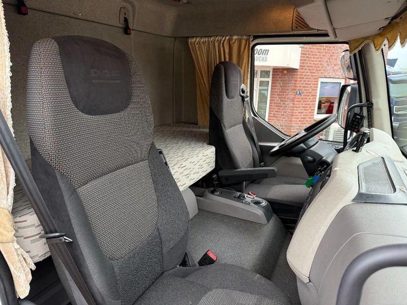 DAF LF 210 LF210 4X2 / Slaapcabine / 11.990KG / D'hollandia 1.50KG / DAF dealer onderhoud - Truk box: gambar 5 DAF LF 210 LF210 4X2 / Slaapcabine / 11.990KG / D'hollandia 1.50KG / DAF dealer onderhoud - Truk box: gambar 5
