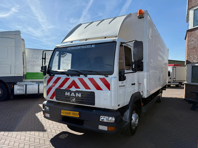 MAN LE LE 12-220 Koffer mit Ladebordwand Euro3 Schaltgetriene - Truk box: gambar 2 MAN LE LE 12-220 Koffer mit Ladebordwand Euro3 Schaltgetriene - Truk box: gambar 2