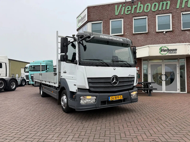 Mercedes-Benz Atego Atego 916 met 6.2m open laadbak / 3e zit / airco / mileu zone proof / 2020!!!! - Truk flatbed: gambar 1 Mercedes-Benz Atego Atego 916 met 6.2m open laadbak / 3e zit / airco / mileu zone proof / 2020!!!! - Truk flatbed: gambar 1