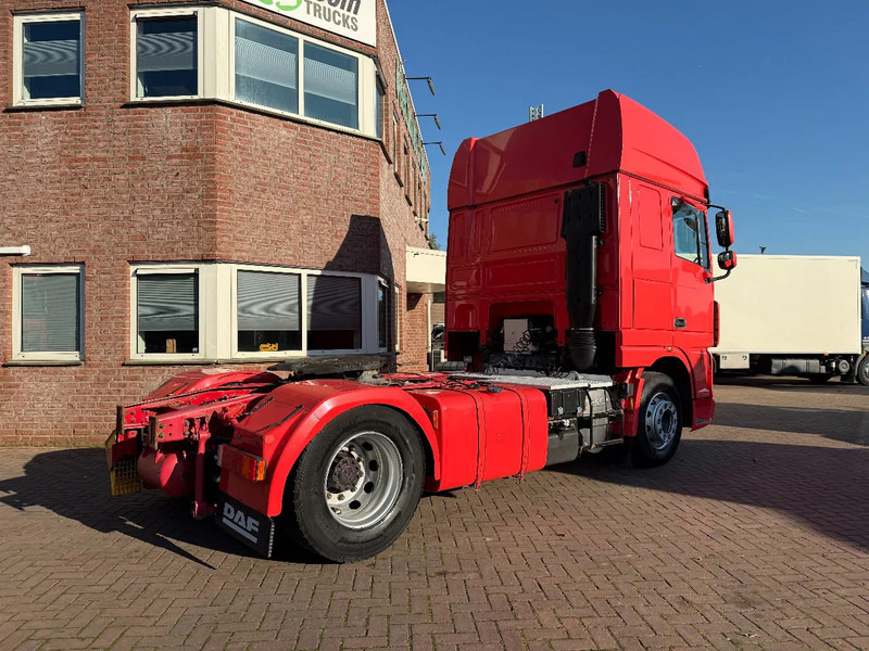 DAF XF 105.460 XF105-460 4X2 SUPERSPCECAB RETARDER - Tractor head: gambar 4 DAF XF 105.460 XF105-460 4X2 SUPERSPCECAB RETARDER - Tractor head: gambar 4