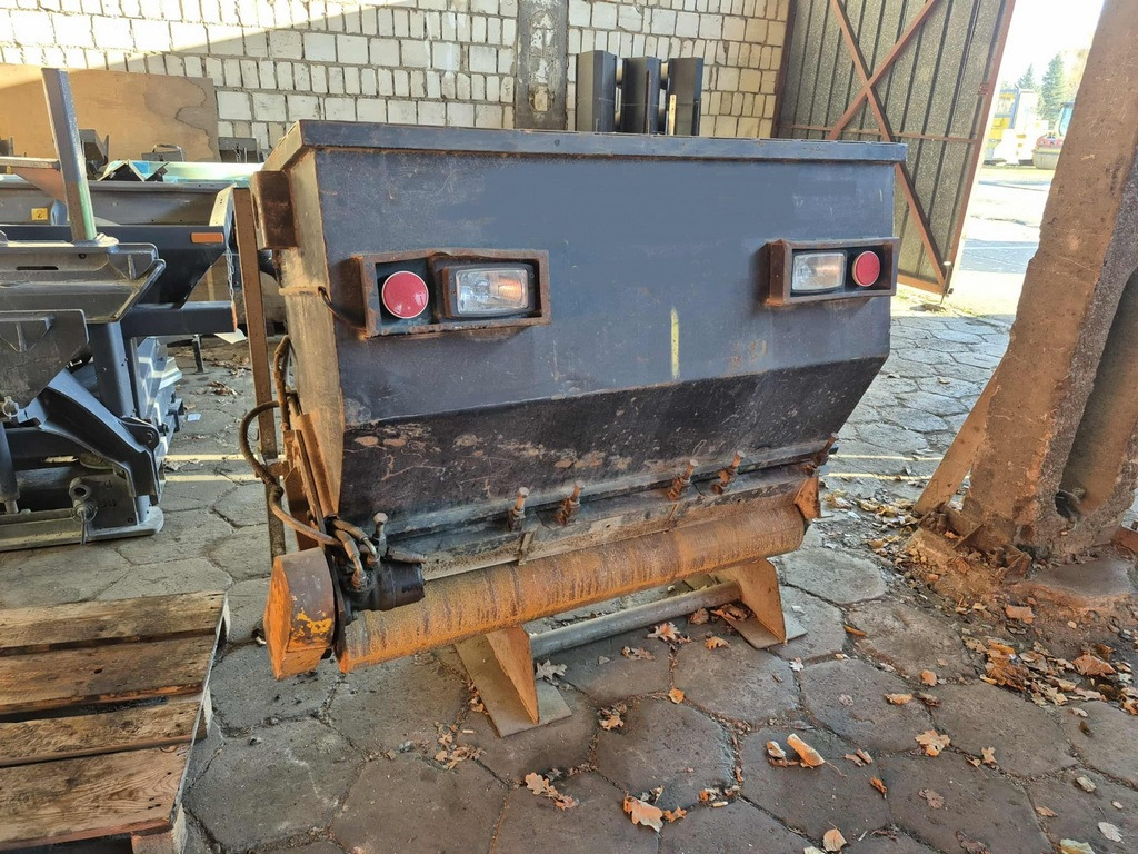 DYNAPAC CC 234HF - Roller jalan: gambar 4 DYNAPAC CC 234HF - Roller jalan: gambar 4