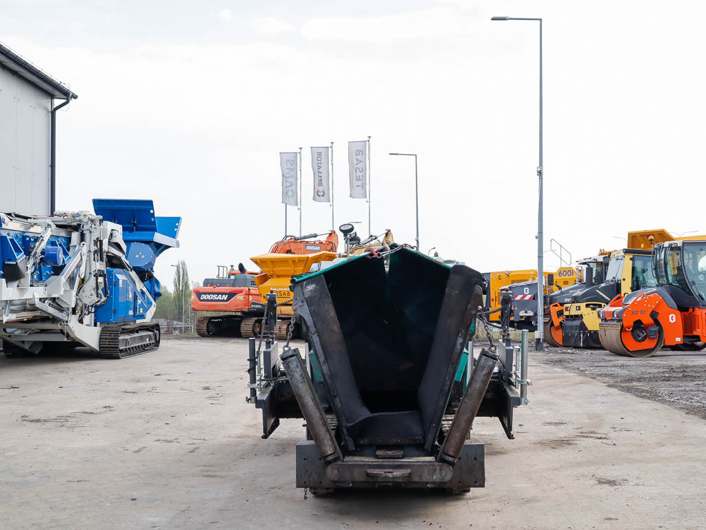VÖGELE SUPER 800-3i - Paver aspal: gambar 3 VÖGELE SUPER 800-3i - Paver aspal: gambar 3