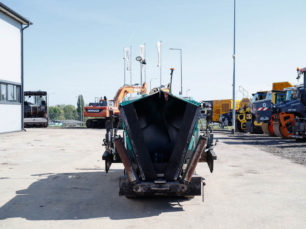 VÖGELE SUPER 800-3i - Paver aspal: gambar 3 VÖGELE SUPER 800-3i - Paver aspal: gambar 3