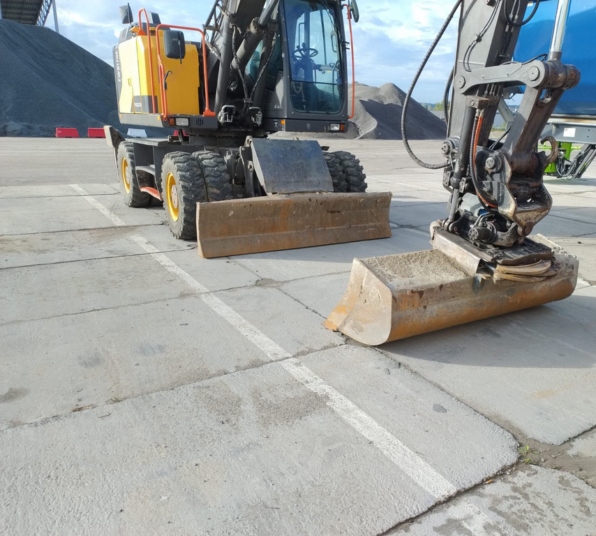 VOLVO EWR170E - Ekskavator roda: gambar 4 VOLVO EWR170E - Ekskavator roda: gambar 4