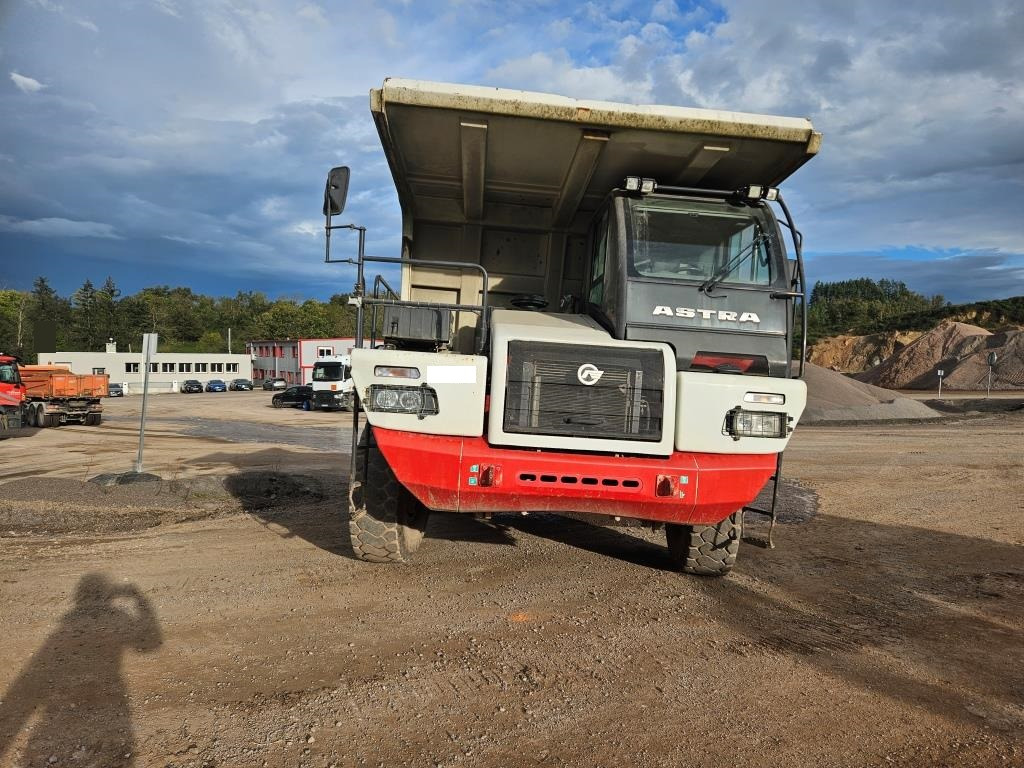 ASTRA RD 28 C - Truk batu/ Dumper iebes: gambar 4 ASTRA RD 28 C - Truk batu/ Dumper iebes: gambar 4