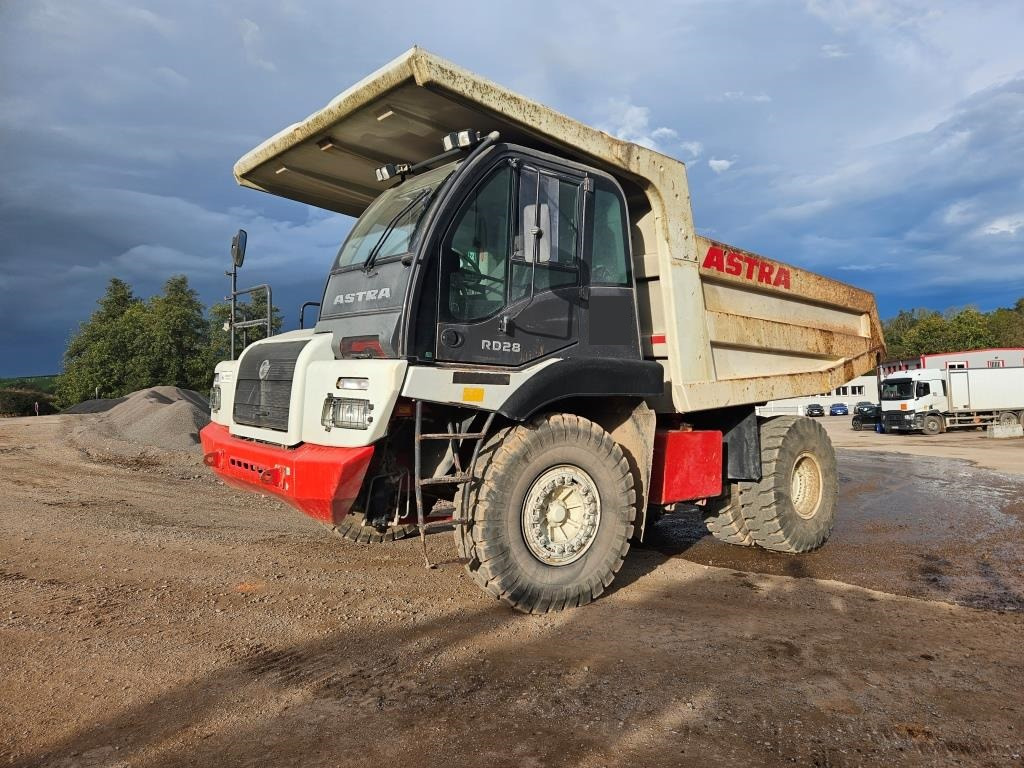 ASTRA RD 28 C - Truk batu/ Dumper iebes: gambar 2 ASTRA RD 28 C - Truk batu/ Dumper iebes: gambar 2
