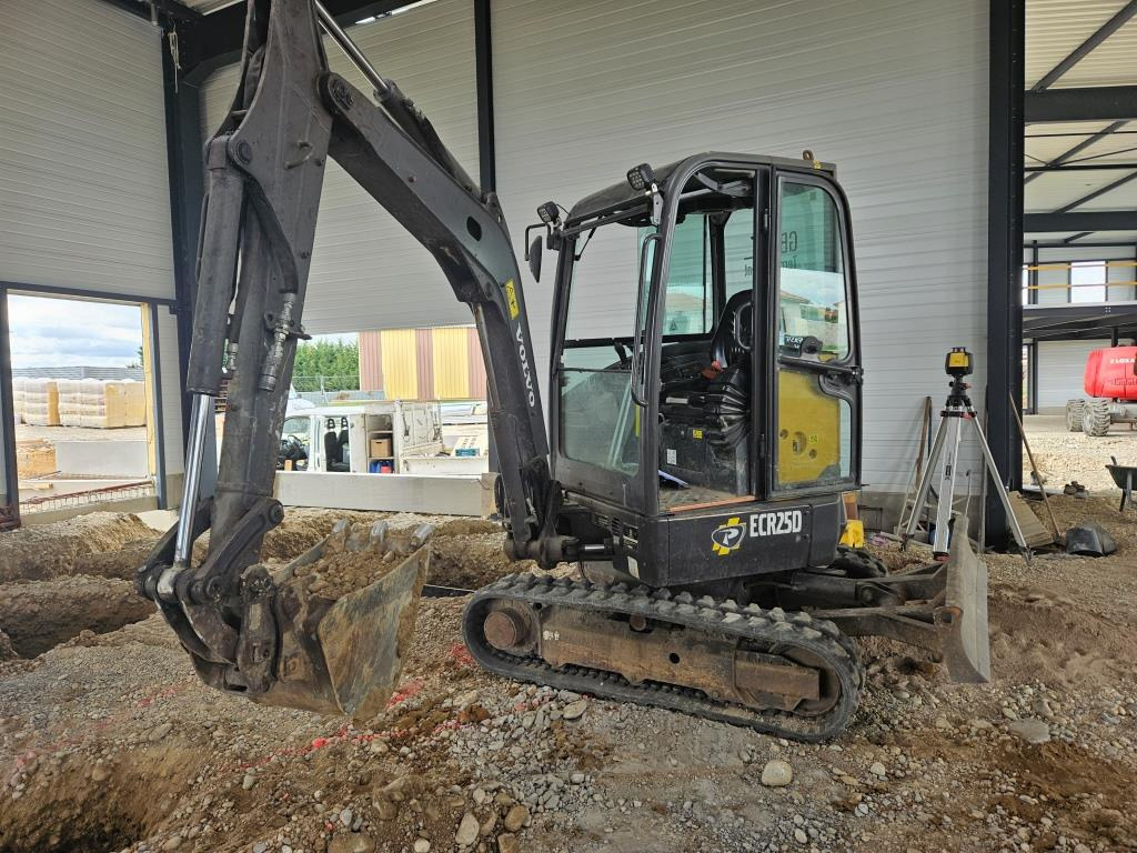 VOLVO ECR 25 D - Ekskavator mini: gambar 2 VOLVO ECR 25 D - Ekskavator mini: gambar 2