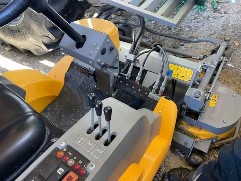 Stiga Titan 26H Diesel-Aufsitzrasenmäher mit Frontmähwerk - Mesin pemotong rumput: gambar 4 Stiga Titan 26H Diesel-Aufsitzrasenmäher mit Frontmähwerk - Mesin pemotong rumput: gambar 4