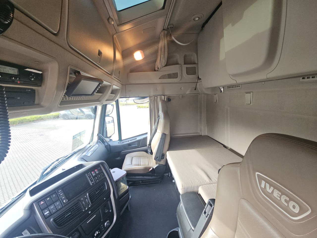 Iveco Stralis 560 6x4 - Pengangkut kontainer/ Container truck: gambar 5 Iveco Stralis 560 6x4 - Pengangkut kontainer/ Container truck: gambar 5