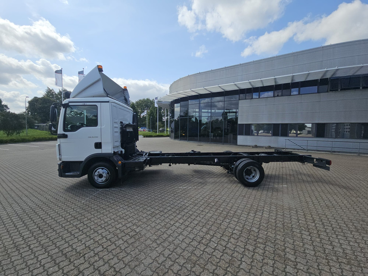 MAN TGL 8.190 BL Manuel - Truk sasis: gambar 2 MAN TGL 8.190 BL Manuel - Truk sasis: gambar 2