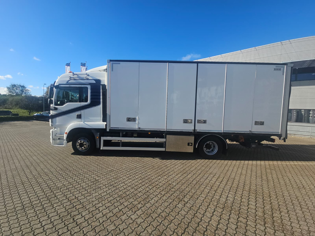 MAN TGM 15.290 - Truk box: gambar 2 MAN TGM 15.290 - Truk box: gambar 2