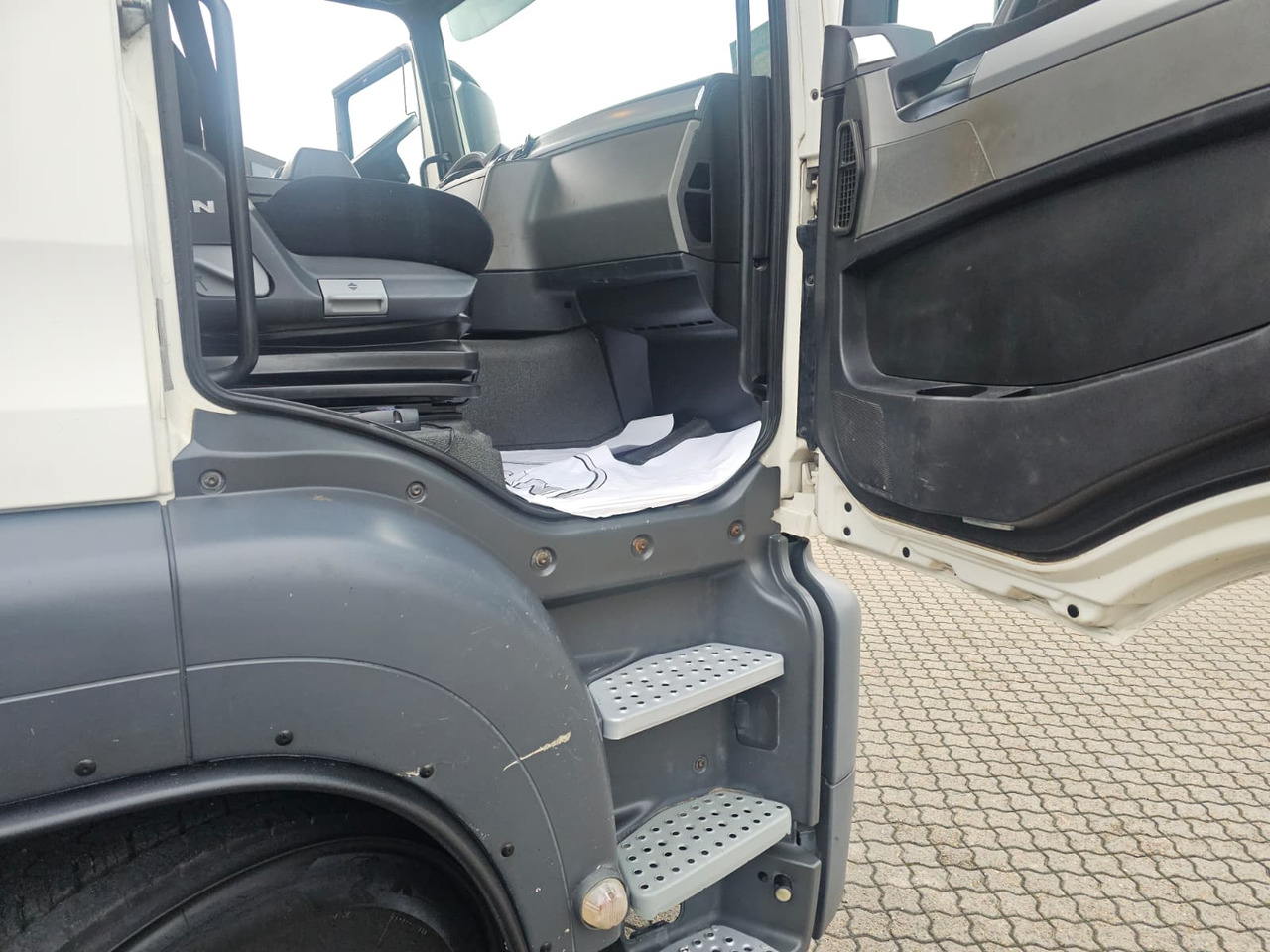 Pengangkut kontainer/ Container truck MAN TGS 26.400 6X2-4: gambar 18