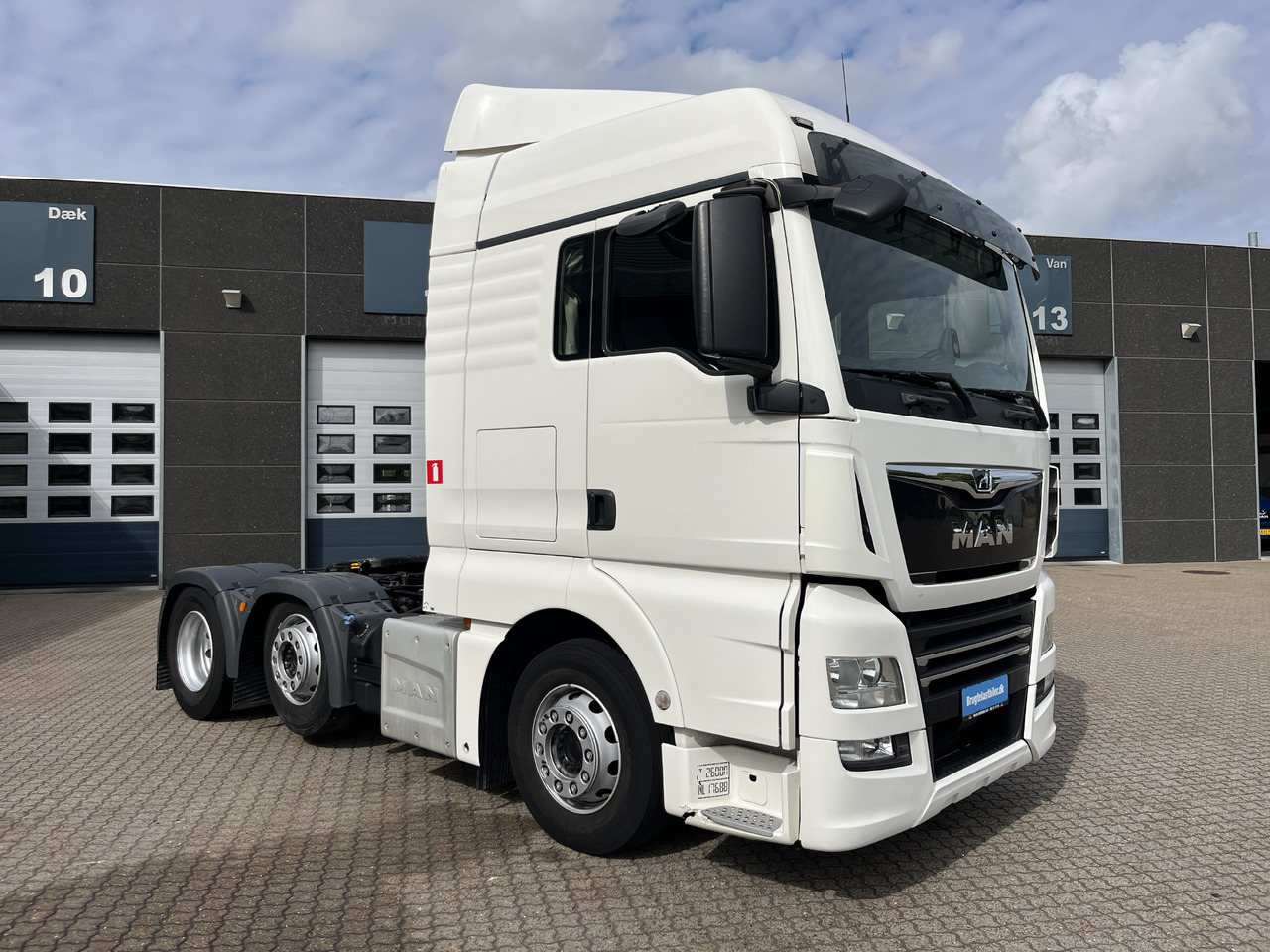 MAN TGX 26.470 6x2-2 - Tractor head: gambar 2 MAN TGX 26.470 6x2-2 - Tractor head: gambar 2