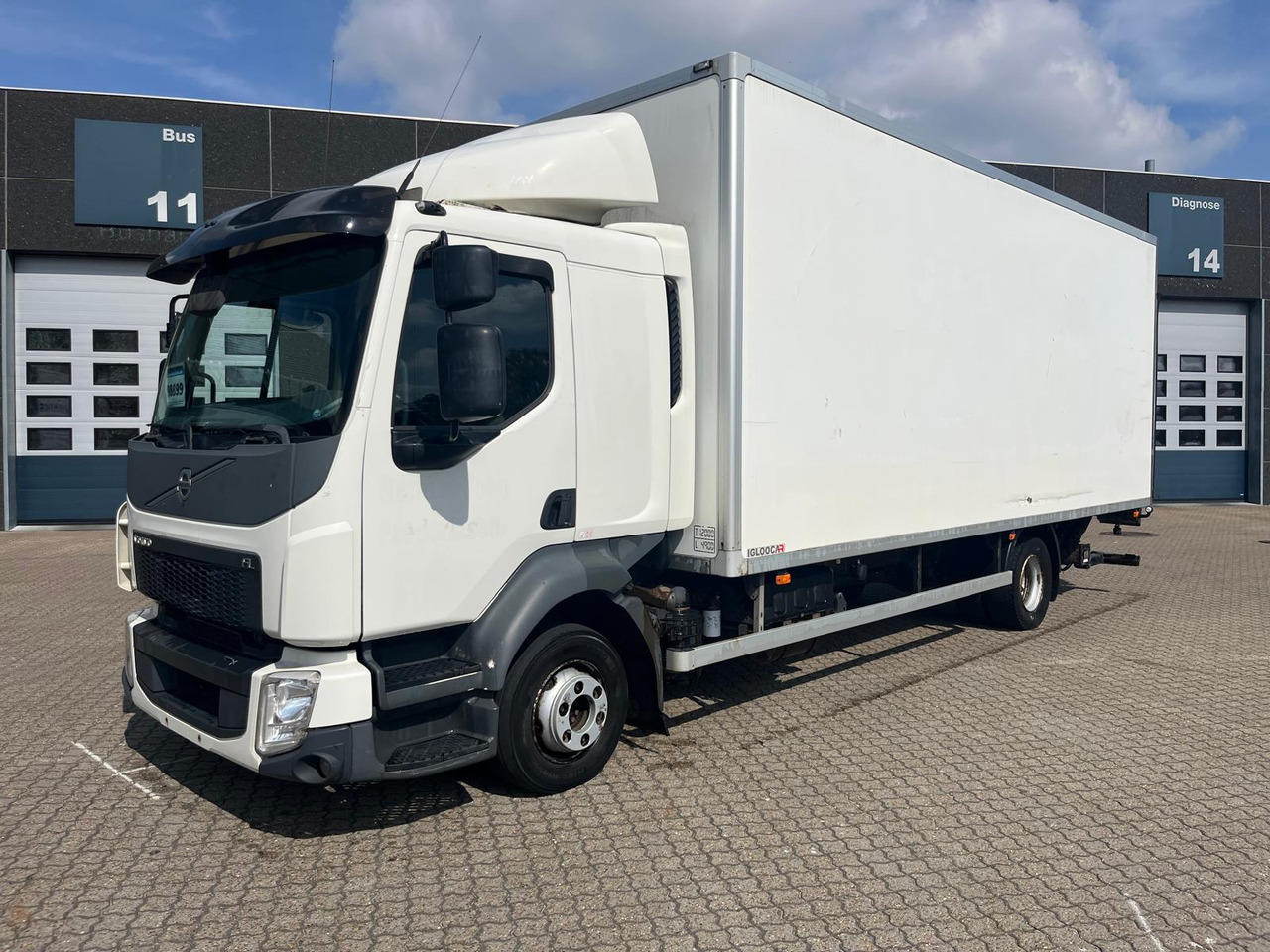 Volvo FL210 - Truk box: gambar 1 Volvo FL210 - Truk box: gambar 1