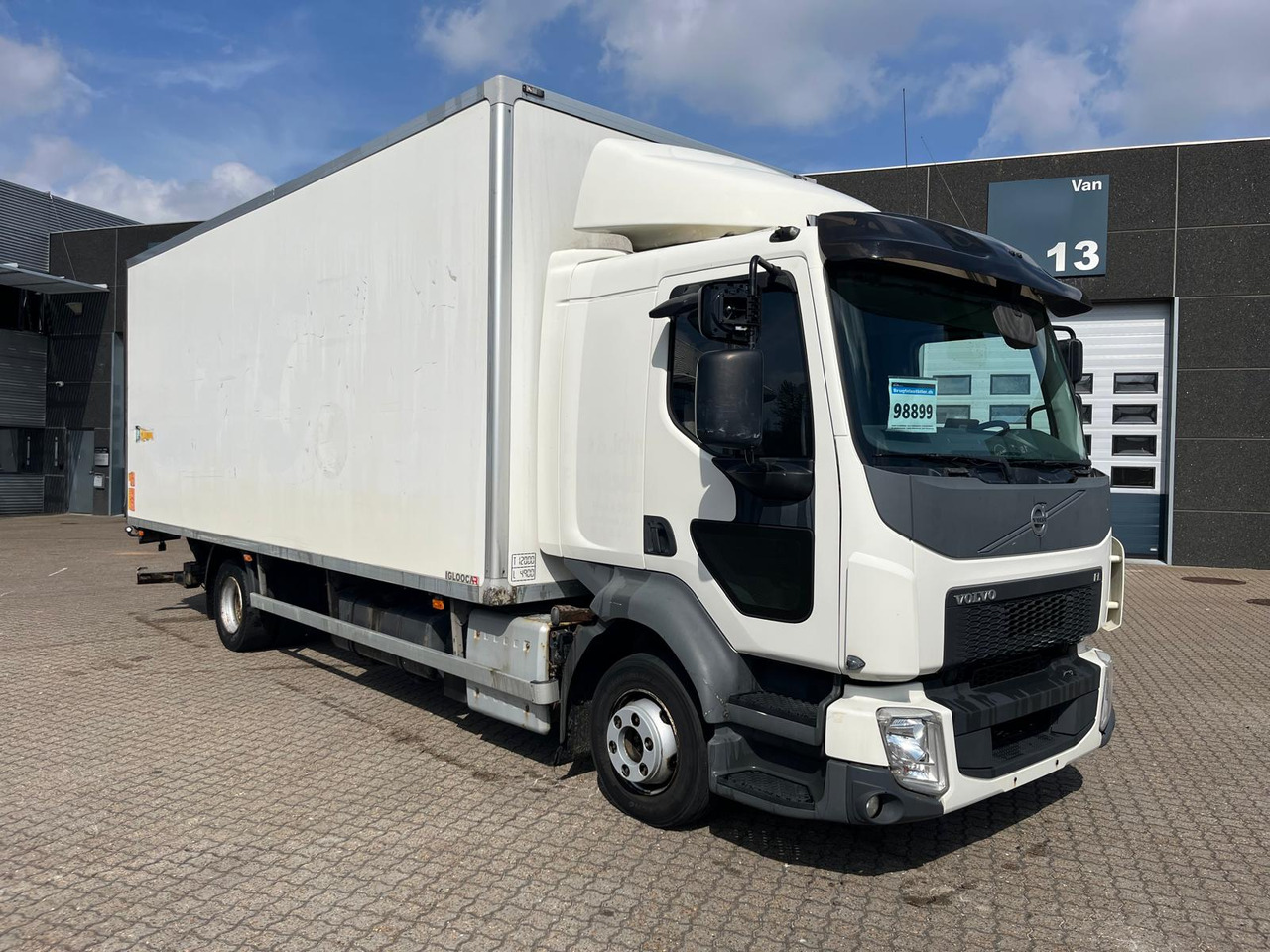 Volvo FL210 - Truk box: gambar 3 Volvo FL210 - Truk box: gambar 3