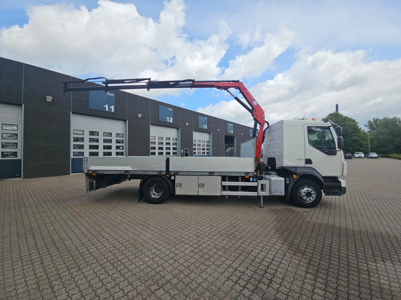 Volvo FL250 - Truk flatbed, Truk derek: gambar 3 Volvo FL250 - Truk flatbed, Truk derek: gambar 3