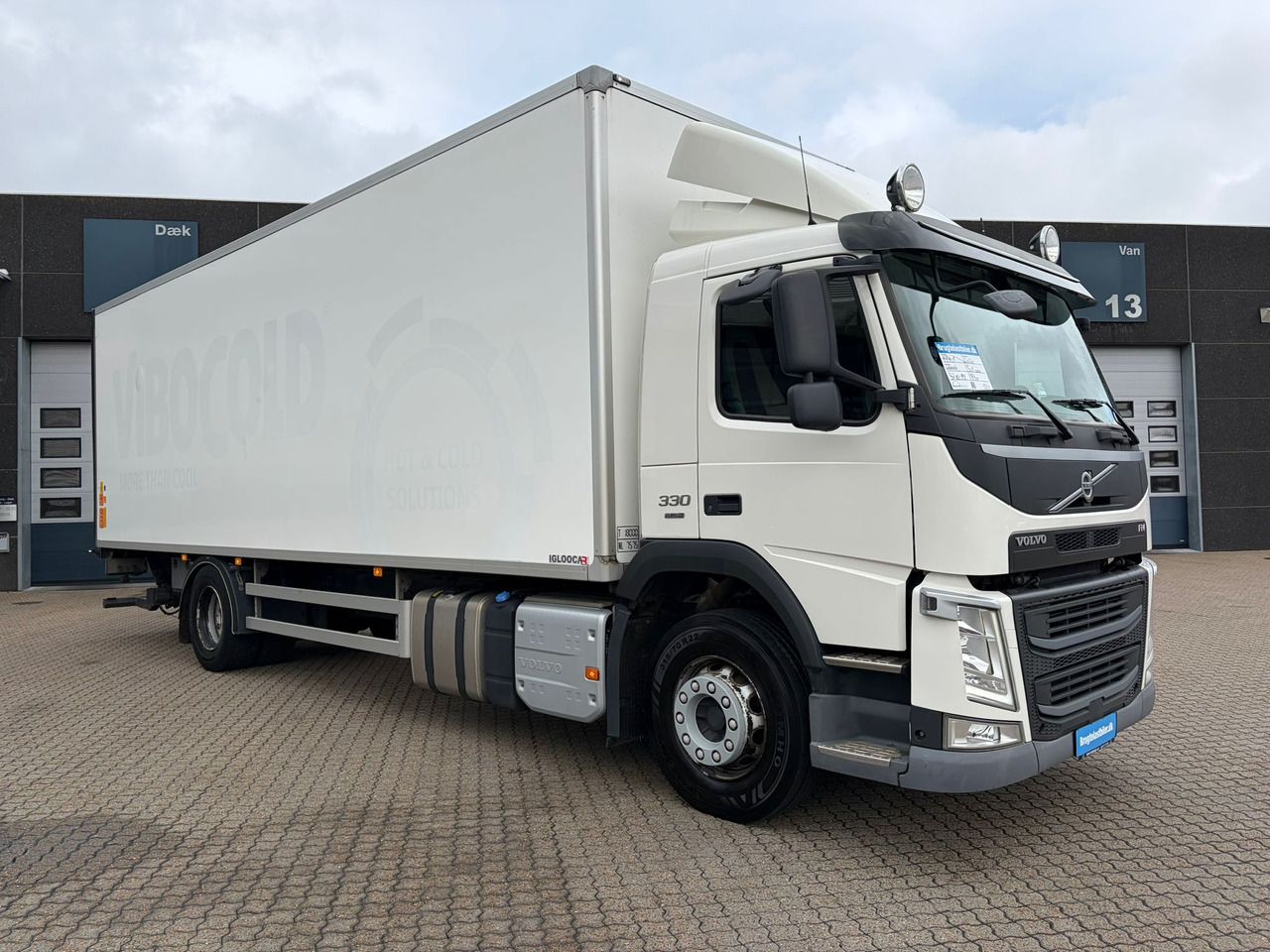 Volvo FM330 - Truk box: gambar 2 Volvo FM330 - Truk box: gambar 2
