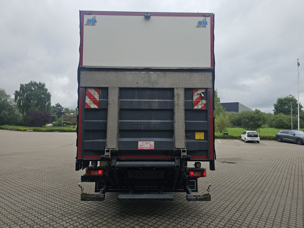 Truk box Volvo FM340: gambar 22