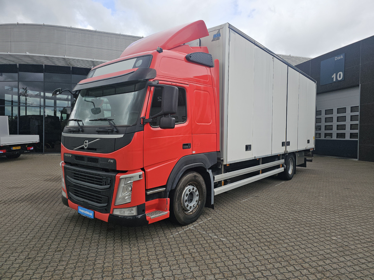 Volvo FM340 - Truk box: gambar 1 Volvo FM340 - Truk box: gambar 1
