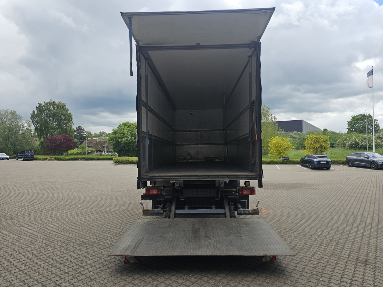 Volvo FM340 - Truk box: gambar 5 Volvo FM340 - Truk box: gambar 5