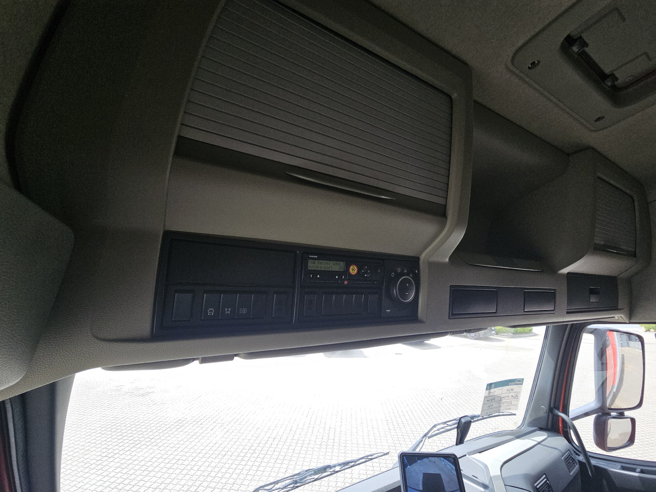 Truk box Volvo FM340: gambar 24
