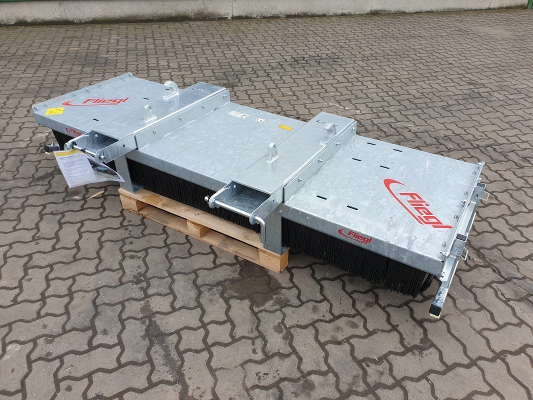 Fliegl Kehrbesen Löwe 3,00m* - Mesin pemotong padang rumput: gambar 1 Fliegl Kehrbesen Löwe 3,00m* - Mesin pemotong padang rumput: gambar 1