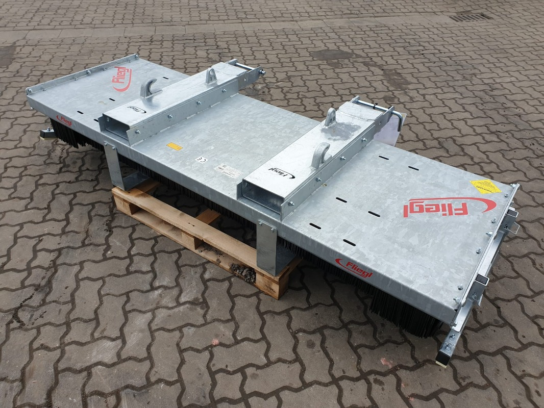 Fliegl Kehrbesen Löwe 3,00m* - Mesin pemotong padang rumput: gambar 3 Fliegl Kehrbesen Löwe 3,00m* - Mesin pemotong padang rumput: gambar 3