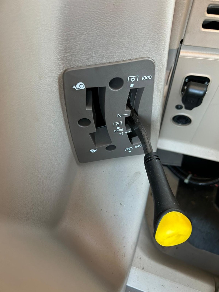 John Deere 6090M **MIETRÜCKLÄUFER** - Traktor: gambar 5 John Deere 6090M **MIETRÜCKLÄUFER** - Traktor: gambar 5