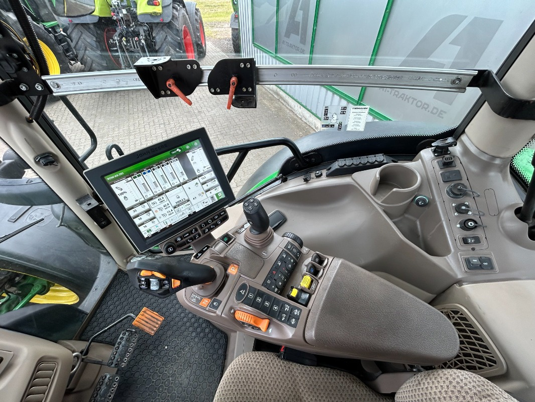 Traktor John Deere 6155R: gambar 20