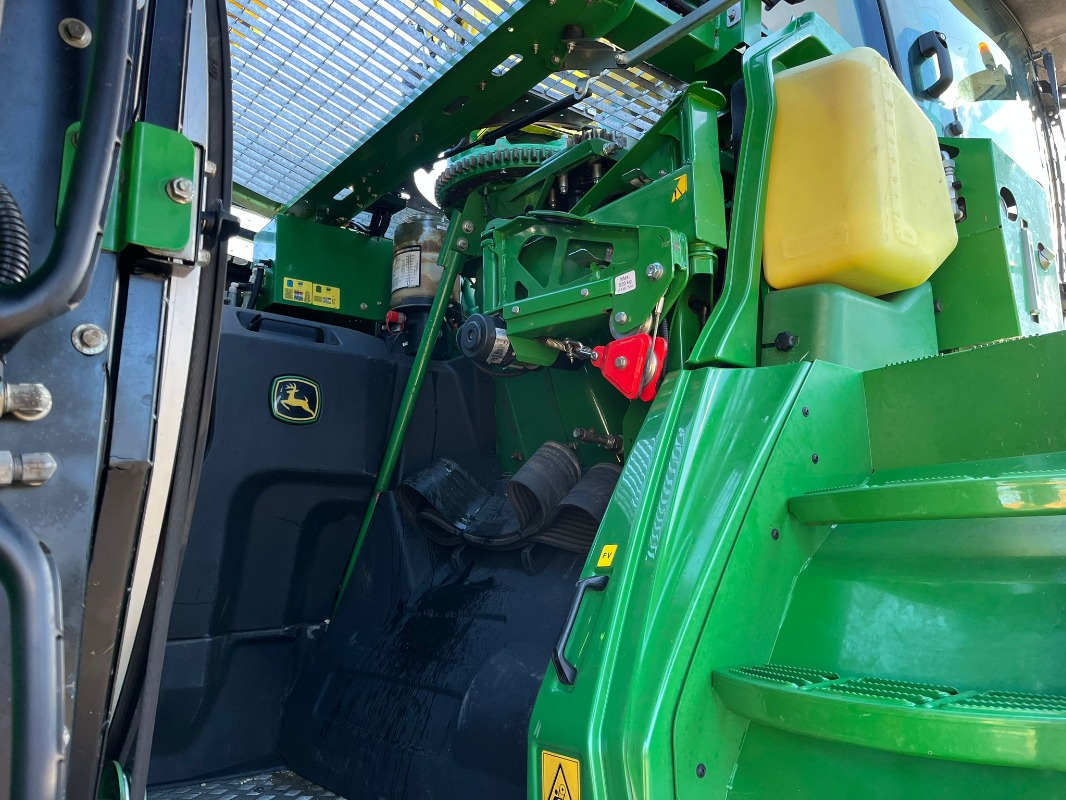 Leasing John Deere 9900 mit Kemper 375 John Deere 9900 mit Kemper 375: gambar 18 Leasing John Deere 9900 mit Kemper 375 John Deere 9900 mit Kemper 375: gambar 18