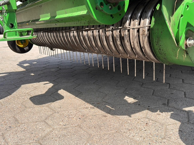 John Deere V461R - Pembungkus bale: gambar 5 John Deere V461R - Pembungkus bale: gambar 5