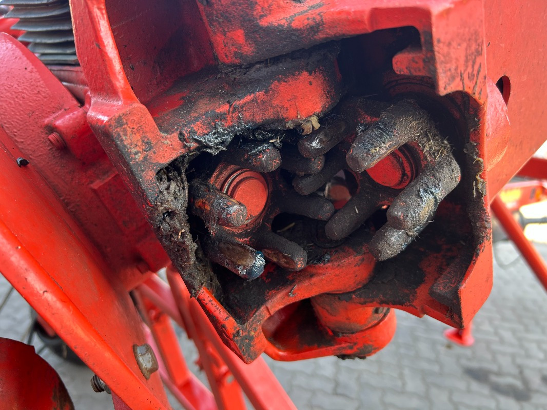 Kuhn GF 10802 T-G II - Tedder/ Menyapu: gambar 3 Kuhn GF 10802 T-G II - Tedder/ Menyapu: gambar 3