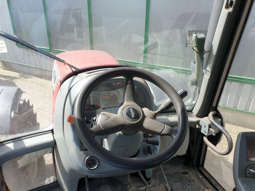 Valtra T151 - Traktor: gambar 2 Valtra T151 - Traktor: gambar 2