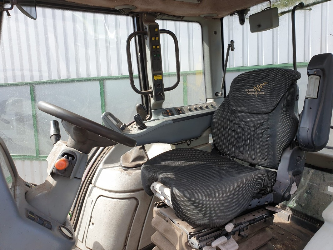 Valtra T151 - Traktor: gambar 5 Valtra T151 - Traktor: gambar 5