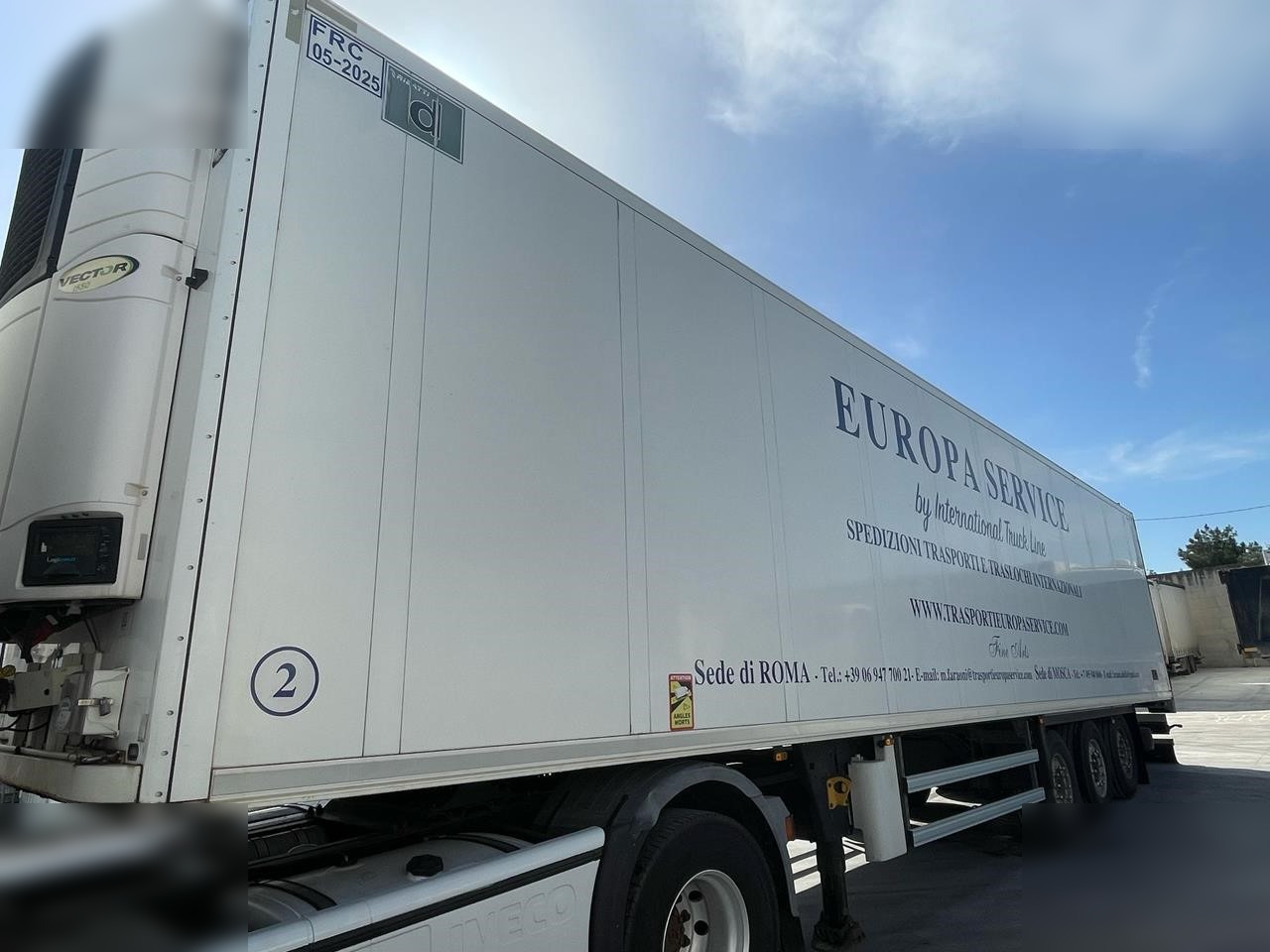 SCHMITZ CARGOBULL - Semi-trailer berpendingin: gambar 1 SCHMITZ CARGOBULL - Semi-trailer berpendingin: gambar 1