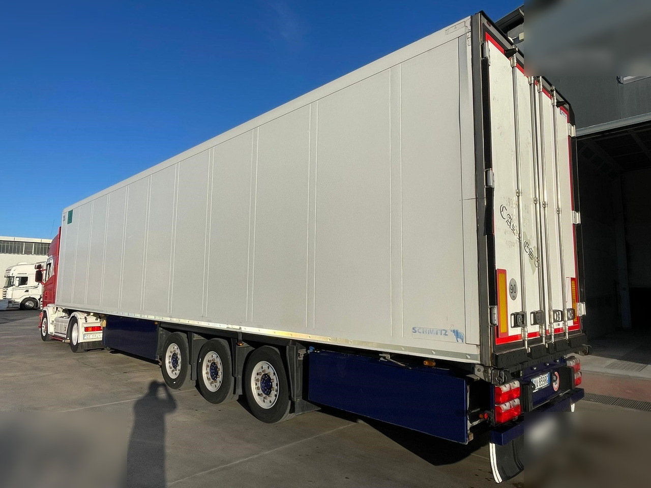 SCHMITZ CARGOBULL - Semi-trailer berpendingin: gambar 5 SCHMITZ CARGOBULL - Semi-trailer berpendingin: gambar 5