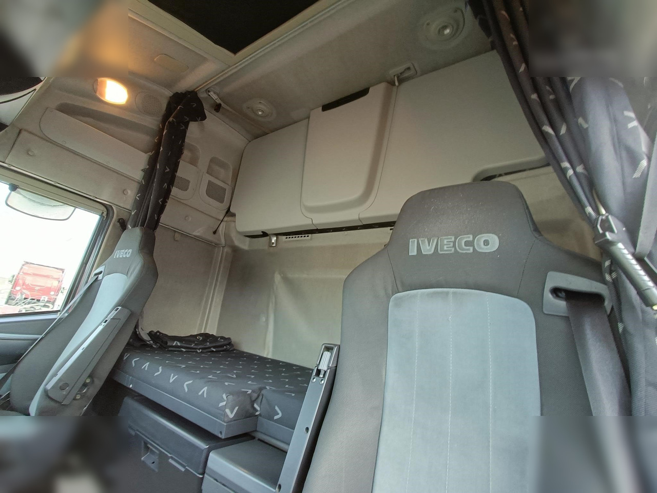 IVECO STRALIS 450 - Tractor head: gambar 5 IVECO STRALIS 450 - Tractor head: gambar 5