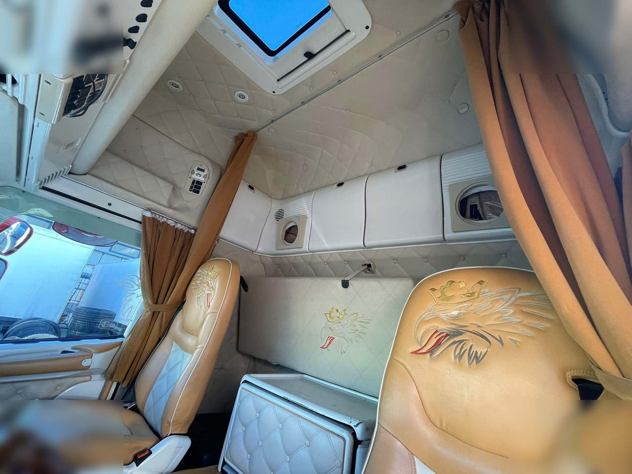 SCANIA R124.420 - Tractor head: gambar 3 SCANIA R124.420 - Tractor head: gambar 3