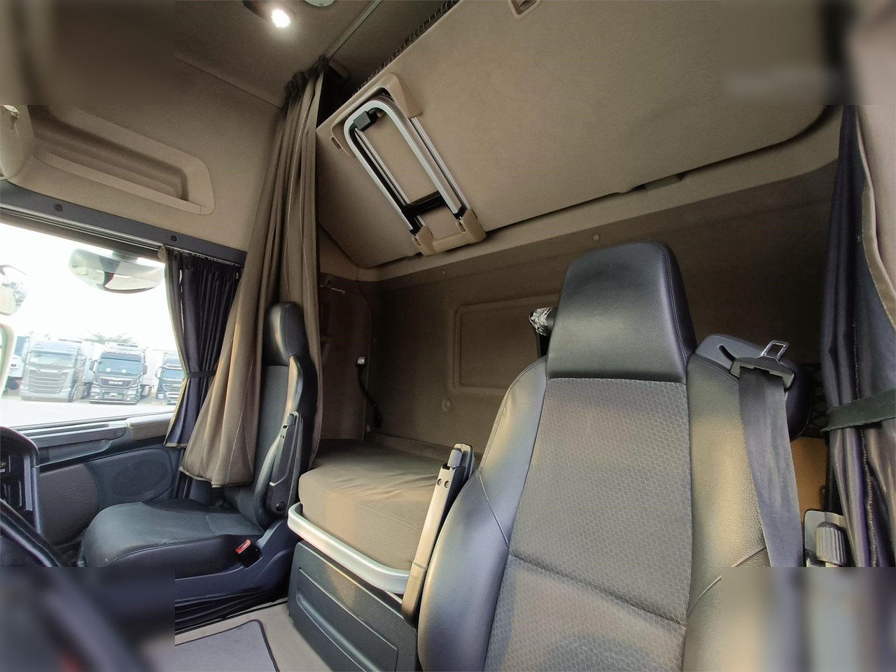 SCANIA R490 - Tractor head: gambar 5 SCANIA R490 - Tractor head: gambar 5