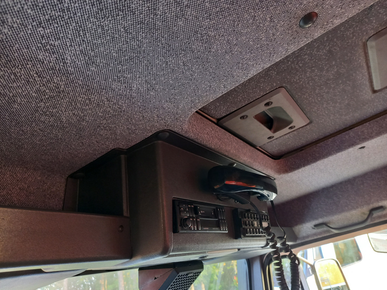 Truk derek UNIMOG U100L: gambar 29