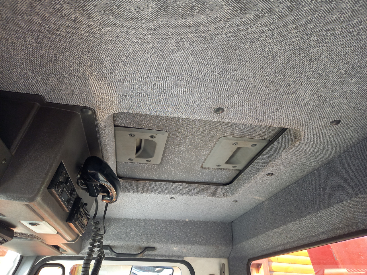 Truk derek UNIMOG U100L: gambar 24