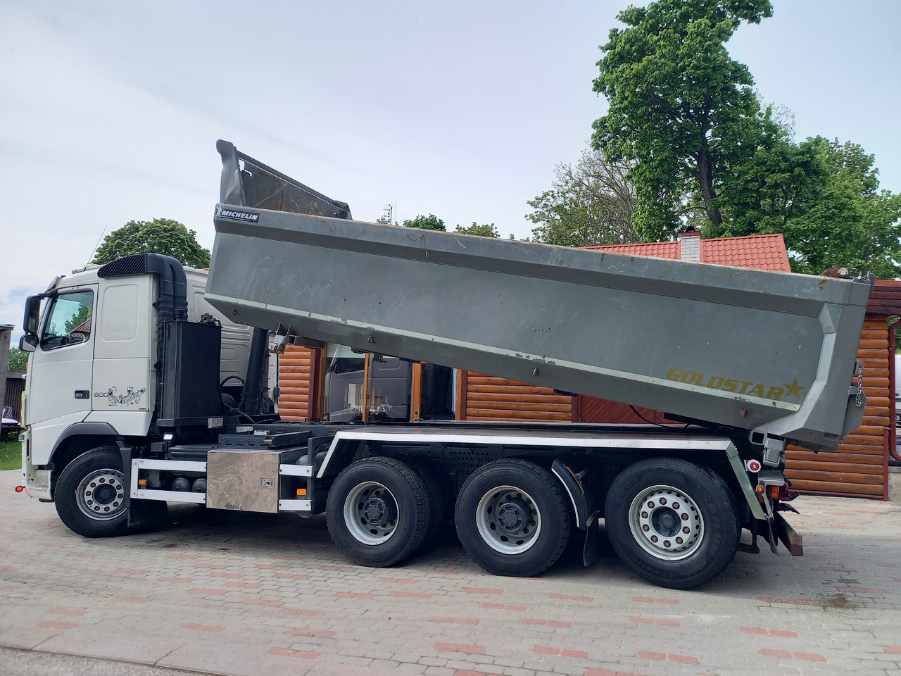 VOLVO FH16, 8x4, BIG AXLES, RETARDER, GW 39500 KG - Truk jungkit: gambar 2 VOLVO FH16, 8x4, BIG AXLES, RETARDER, GW 39500 KG - Truk jungkit: gambar 2