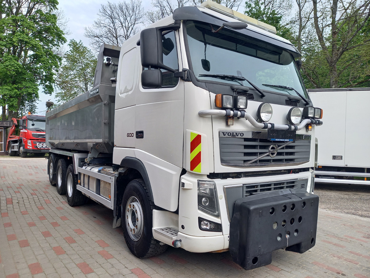 VOLVO FH16, 8x4, BIG AXLES, RETARDER, GW 39500 KG - Truk jungkit: gambar 5 VOLVO FH16, 8x4, BIG AXLES, RETARDER, GW 39500 KG - Truk jungkit: gambar 5