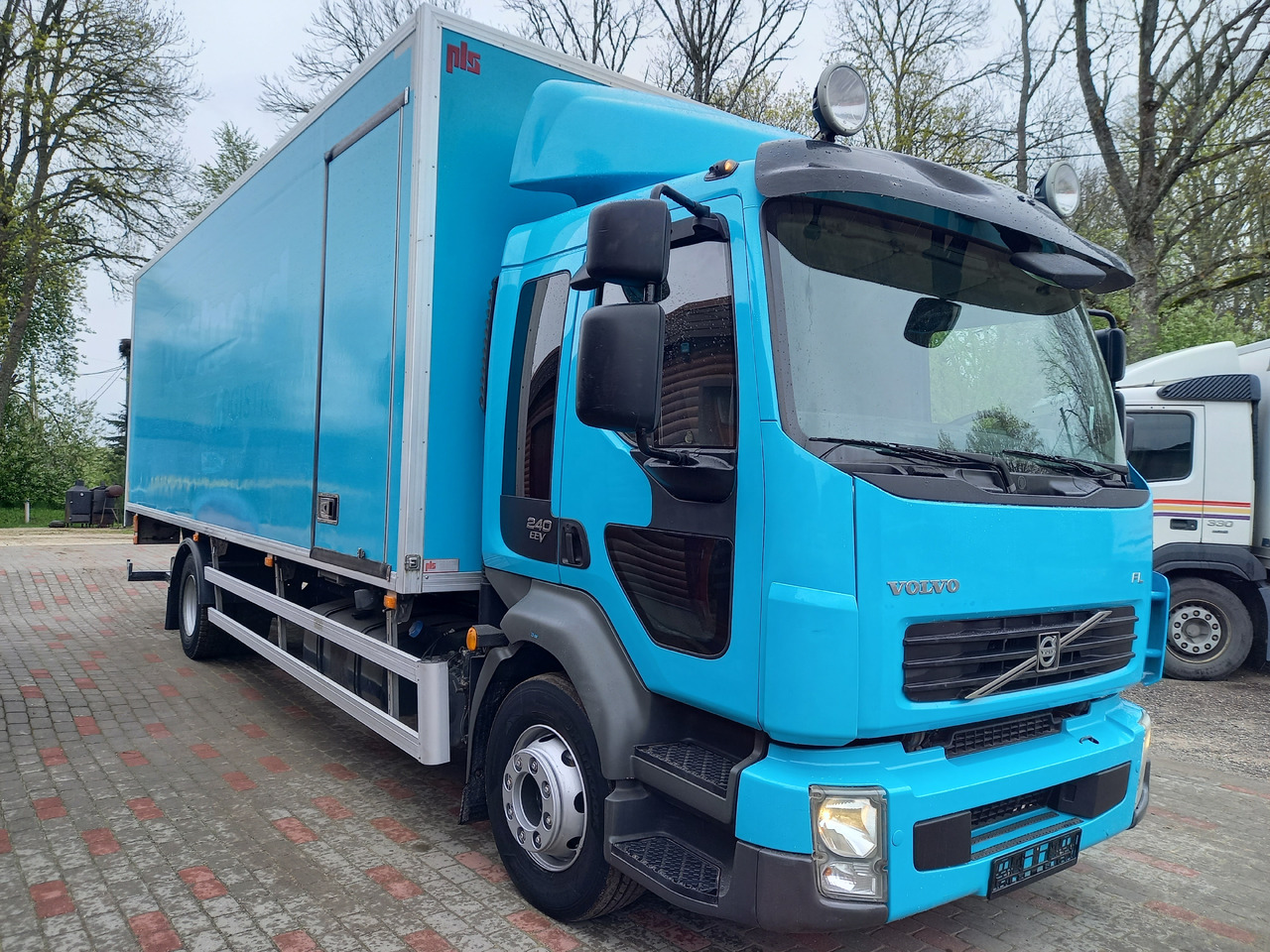 VOLVO FL, 4x2, 16000 KG. EEV - Truk box: gambar 3 VOLVO FL, 4x2, 16000 KG. EEV - Truk box: gambar 3